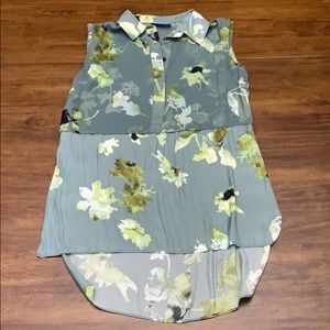 🌿3/$20 Silky Vera Wang Blouse